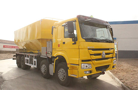 新铵油炸药车 1 新铵油炸药车 1