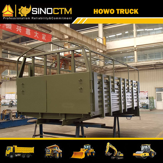 SINOTRUK HOWO Troops Carrier Truck 4x4