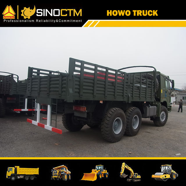 SINOTRUK HOWO Troops Carrier Truck 6x6 24FT