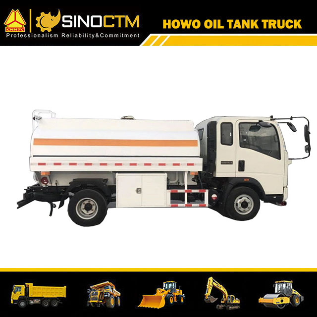 SINOTRUK HOWO 4X2 Light Fuel Tank Truck 8cbm